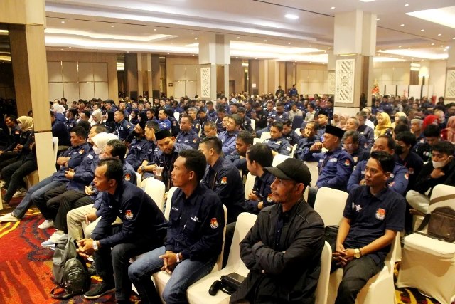 Sebanyak 423 tenaga badan ad hoc Pemilu di Kubu Raya didaftarkan ke BPJS Ketenagakerjaan. Ke-432 tenaga ad hoc itu terdiri 45 Panitia Pemilihan Kecamatan (PPK), 9 Kepala Sekretariat PPK dan 369 Panitia Pemungutan Suara (PPS).