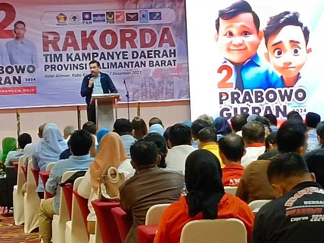 Ketua TKD Prabowo - Gibran Kalbar menyerukan seluruh Tim Kampanye Daerah (TKD) kabupaten/ kota menggelar nonton bareng (nobar) debat capres dan cawapres di daerahnya masing-masing pada Selasa (12/12) malam ini