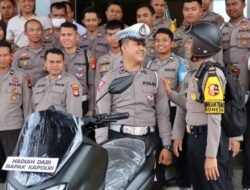 Kapolri Berikan Hadiah Motor Baru Untuk Bripda Novandro