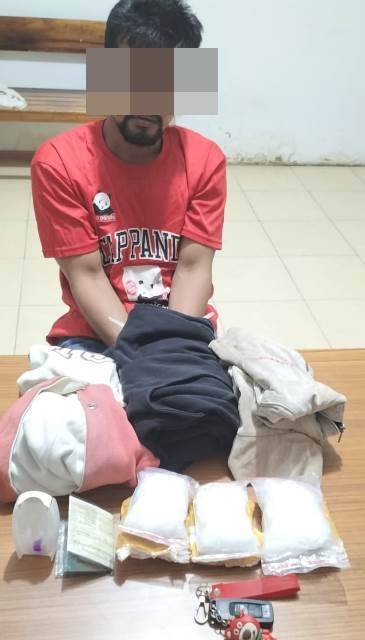 Pemuda Pontianak berinisial ZS berhasil ditangkap personel Ditresnarkoba Polda Kalbar pada Rabu (10/1) lantaran hendak menyelundupkan sabu 308,52 gram ke Kalimantan Tengah (Kalteng). Foto: ist/tmB