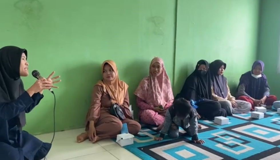 Mahasiswa Pendidikan Guru Pendidikan Anak Usia Dini Universitas Muhammadiyah Pontianak (UMP) melaksanakan seminar dengan judul"LENGKAPI GIZIKU CERAHI MASA DEPANKU" di Raudatul Athfal Hasanuddin Jalan Parit H Husein II Komplek Disbun 1 No B.21 pada Kamis, 18 Januari 2024