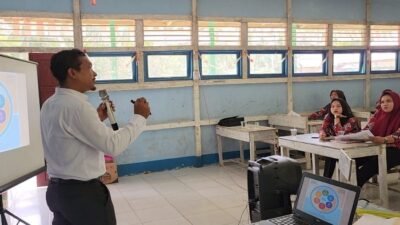 Pergantian kepemimpinan sering dianggap sebagai kunci perubahan kebijakan, dan hal ini telah menjadi pandangan umum di masyarakat. Banyak orang meyakini bahwa setiap aturan yang berlaku akan mengalami perubahan sejalan dengan pergantian pemimpin, karena dianggap memiliki unsur politik yang sesuai dengan kepentingan pemegang jabatan. Dalam konteks pendidikan, kurikulum selalu mengalami perubahan bergantung pada siapa yang menjabat sebagai Presiden atau Menteri.