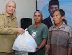 Enam Jam Kamaruzaman Jabat Pj Bupati, Pemprov Salurkan Bantuan 5,7 Ton Beras ke Kubu Raya