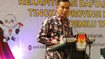 Ketua KPU Kalbar, Muhammad Syarifuddin Budi mengingatkan Pemilih diingatkan dilarang untuk membawa handphone saat mencoblos di bilik suara.