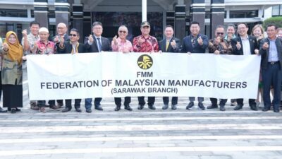 Pj Wali kota Singkawang Sumastro saat menerima pengusaha Malaysia yang tergabung dalam Misi Dagang Delegasi Federation of Malaysian Manufacturers (FMM) yang melirik potensi bisnis di Singkawang, Kamis (7/3). Foto: uck