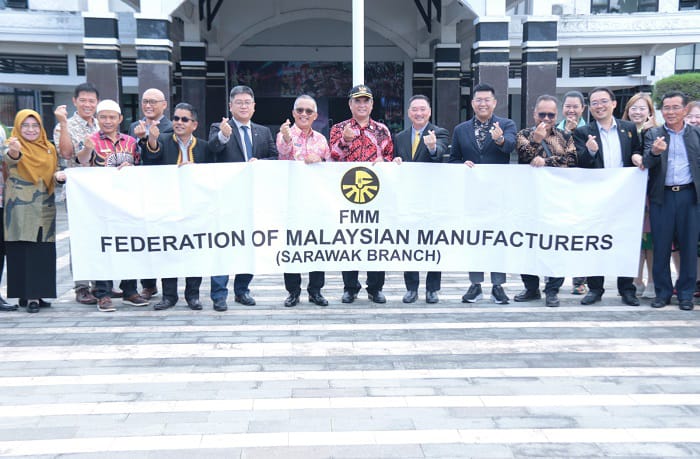 Pj Wali kota Singkawang Sumastro saat menerima pengusaha Malaysia yang tergabung dalam Misi Dagang Delegasi Federation of Malaysian Manufacturers (FMM) yang melirik potensi bisnis di Singkawang, Kamis (7/3). Foto: uck