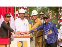 Jokowi Resmikan 24 Ruas Jalan di Kalbar Senilai Rp648 Miliar