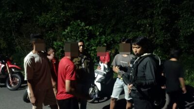 Tim Patroli Presisi Spartan Polres Kubu Raya membubarkan 10 orang remaja yang diduga hendak melakukan tawuran pada Jumat (15/3) malam saat sedang berkumpul di Jalan Angkasa Pura Desa Limbung Kecamatan Sui Raya. Foto: ist/tmb