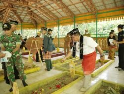 Kenang Pendiri Sanggau, Ziarah ke Makam Raja
