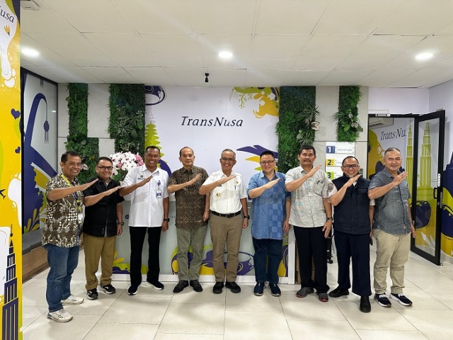 Pj Wali kota Singkawang dan tim bersama Kepala UPBU Tebelian Sintang telah melakukan audiensi dengan President Director TransNusa Airline pada Senin (25/3).