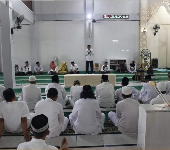 Sebanyak 113 orang Calon Jamaah Haji (CJH) Reguler Singkawang telah mulai memasuki tahapan diantaranya mengikuti manasik haji mulai 22 April - 2 Mei 2024 di Masjid Fatabiqul Khairat. Foto: uck