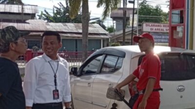 Polres Singkawang menurunkan personelnya untuk mengawasi ketat seluruh SPBU di Singkawang. Foto: uck