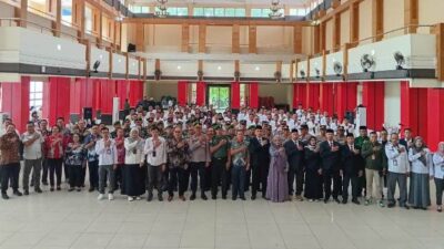 Sebanyak 75 orang PPK di Sanggau dilantik oleh Ketua KPU Sanggau, Kamis (16/5). Foto: pek