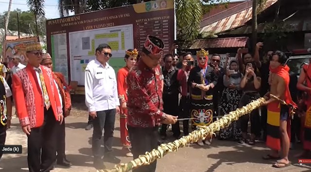 Gawai Dayak Singkawang ke-24 resmi dibuka pada Rabu (8/5) di Rumah Adat Dayak Singkawang. Foto: uck