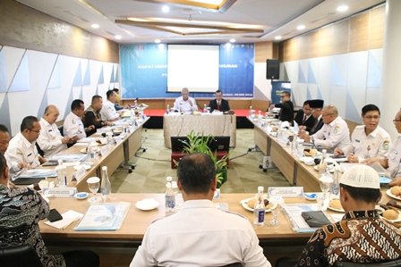 Pj Gubernur Kalbar Harrison saat memimpin RUPS PT Jamkrida, Rabu (8/5) mengungkapkan penyertaan modal untuk PT Jamkrida telah mencapai Rp51 miliar setelah ditambah Rp16 miliar
