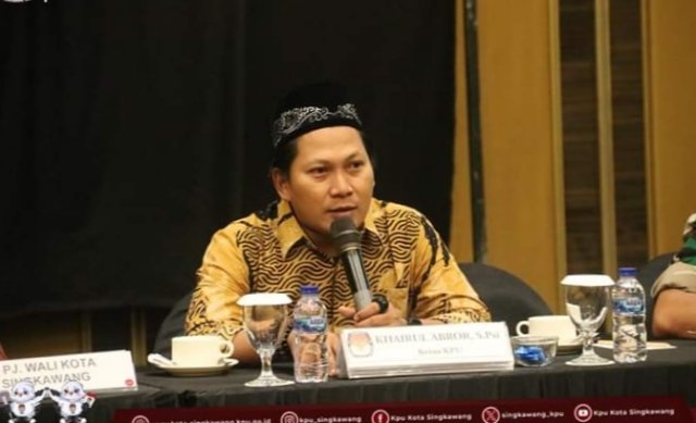 Ketua KPU Singkawang, Khairul Abror berharap 30 orang calon anggota DPRD Singkawang periode 2024-2029 yang disahkan pada Kamis (2/5) dapat berkolaborasi dan bekerja sama untuk memperjuangkan aspirasi masyarakat