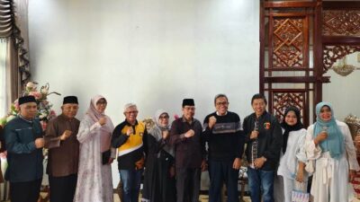 Ketua Umum BPP KKSS Muchlis Patahna bersama Ketua BPW KKSS Kalbar saat mengunjungi Kabupaten Mempawah usai dilaksanakannya Muswil VI BPW KKSS Kalbar pada Sabtu (11/5)