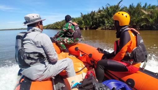 Usaha pencarian terhadap Sukadi selama seminggu telah dilakukan oleh Tim SAR gabungan dibantu masyarakat. Namun hingga kini belum ada titik terang, sehingga operasi SAR terpaksa dihentikan lantaran batas terakahir pencarian telah berakhir pada Jumat (3/5). Foto: ist/SAR/tmB