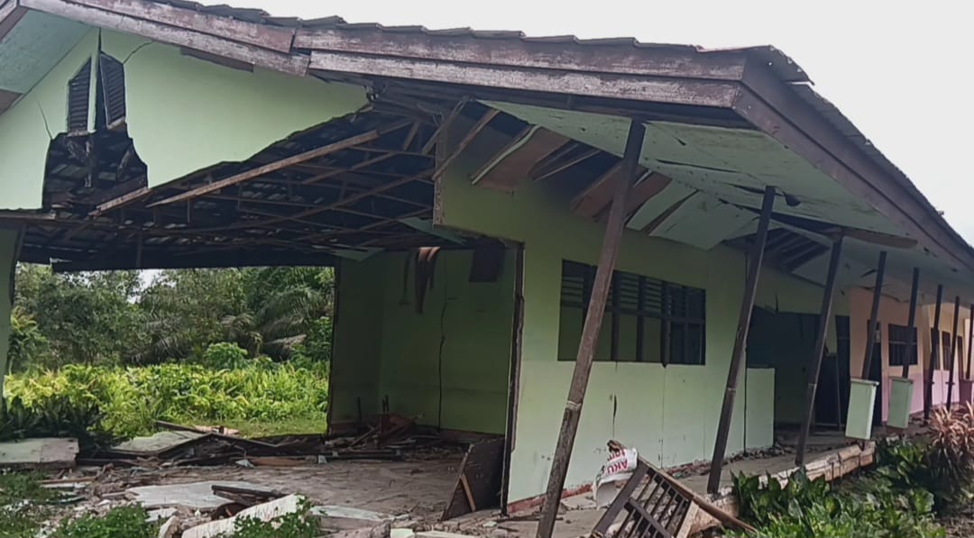 Empat kelas di SMP Negeri 12 Sui Raya yang kondisinya rusak parah. Pihak sekolah mengakui pendataan kerusakan tersebut sudah diusulkan ke sistem dapodik Disdikbud Kubu Raya. Foto: dian