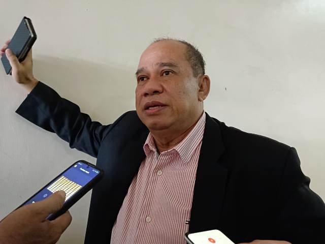 Ketua Komisi V DPRD Kalbar, Heri Mustamin mengkritisi kinerja Dinas Dikbud Kalbar lebih banyak over acting. Penilaian ini setelah adanya temuan BPK RI terhadap Dinas Pendidikan dan Kebudayaan (Dikbud) Kalbar terkait pengelolaan dana Pembiayaan Beasiswa Pendidikan dan Dana BOS yang tidak sesuai ketentuan