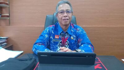 Kepala Dinas Tenaga Kerja dan Transmigrasi (Disnakertrans) Sanggau Roni Fauzan menyebutkan di tahun 2023 angka pengangguran Sanggau terbuka berada diangka 3,86 persen atau sebanyak 10.372 masyarakat usia produktif yang menganggur.