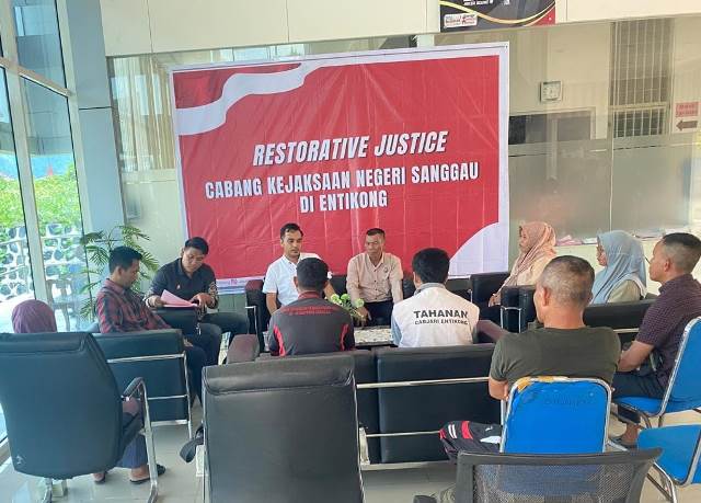 Kejari Sanggau menghentikan kasus pencurian yang terjadi di Entikong dan diselesaikan lewat jalur Restorative Justice (RJ). Foto: pek