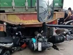 Lima Motor Hancur Dilindas Truk Kontainer