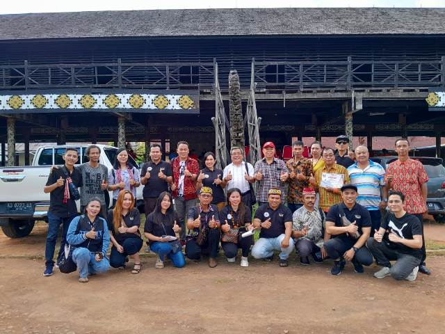 Panitia Naik Dango ke-1 Dewan Adat Dayak (DAD) Kota Pontianak resmi dibubarkan dalam rapat bersama di Rumah Betang Jalan Sutoyo, Sabtu (8/6). Foto: egi