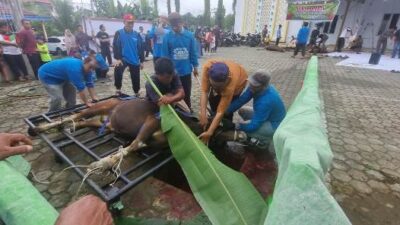 Masjid Agung Sanggau Distribusikan Daging Kurban Hingga ke Kampung