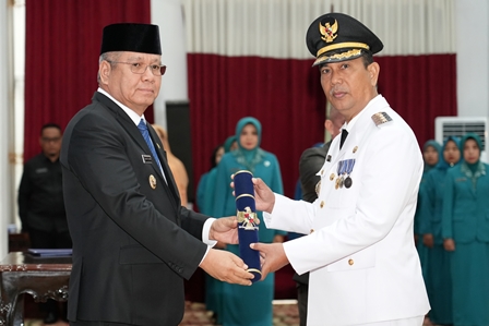 Pj Gubernur Kalbar Harrison melantik Pj Bupati Kayong Utara Alfian pada Rabu (20/6) menggantikan Romi Wijaya yang akan maju di pilkada 2024