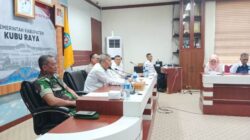 Pj Bupati Kubu Raya Sy Kamaruzaman memimpin rapat tindak lanjut konsolidasi di Kemendagri RI terkait batas wilayah di Perum IV, Rabu (19/6).