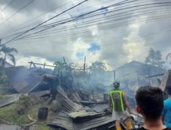 20 Unit Mobil Damkar Padamkan Api Hanguskan Satu Unit Rumah