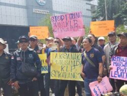 Puluhan Wartawan Demo Kantor PWI Desak KLB