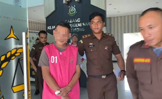 Direktur BUMDes Bersama Babai Cingak Sejahtera di Kecamatan Sekayam berinisial HS ditetapkan sebagai tersangka oleh Cabang Kejaksaan Negeri Sanggau di Entikong dalam kasus dugaan korupsi pengelolaan keuangan BUMDes tahun anggaran 2018-2021. Foto: pek