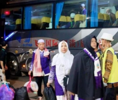 Sebanyak 113 jemaah haji Singkawang disambut dengan suasana penuh haru dan keceriaan ketika di Singkawang pada Sabtu (13/7) malam. Foto: uck