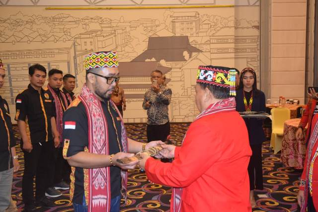 Stevanus Febyan Babaro telah dilantik sebagai Ketua Pemuda Dayak Kalimantan Barat (PDKB) periode 2024 - 2027, Sabtu (27/7). Foto: egi