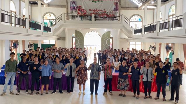 Pertemuan raya pemuda Gereja Kalimantan Evangelis (GKE) Resort Pahuman pada 27 - 29 Juni 2024. Acara tersebut dihadiri para generasi muda Kristen yang harus siap menghadapi IKN dan Indonesia Emas. Foto: noven