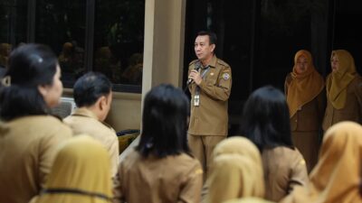 Pj Sekda Pontianak Zulkarnain saat apel pagi, Senin (15/7) mengingatkan ASN Pontianak untuk bayar pajak kendaraan. Sebab tak lama lagi akan dilakukan razia kendaraan.