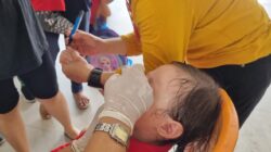 Sebanyak 49.830 anak Sanggau akan disuntik imunisasi polio. Polio ini dalam rangka dicanangkannya Pekan Imunisasi Nasiona (PIN) yang digelar serentak seluruh Indonesia tepat di Hari Anak Nasional, Selasa (23/7). Foto: pek