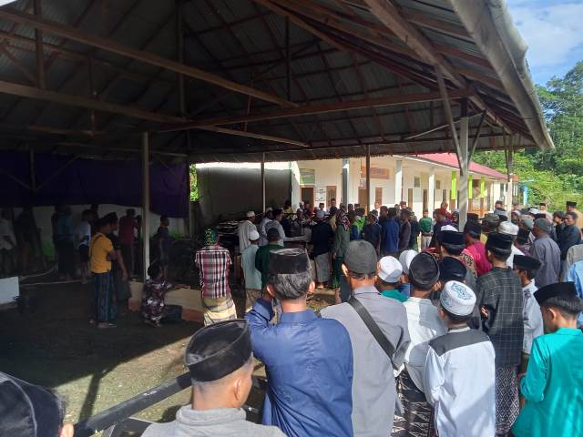 Suasana duka di Pondok Pesantren Miftahul Ulum setelah kehilangan salah satu santrinya, Jamil Fahriansyah (14) yang ditemukan meninggal dunia di Sungai Kapuas pada Minggu (7/7) pukul 21.05 WIB. Foto: egi