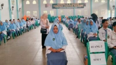 Sebanyak 148 siswa kelas XI mengikuti Uji Validitas Asesmen Kompetensi Madrasah Indonesia (AKMI). AKMI yang digelar selama dua hari, Senin - Selasa (22-23/7) itu berlangsung di MAS Pondok Pesantren Ushuluddin Kota Singkawang. Foto: uck