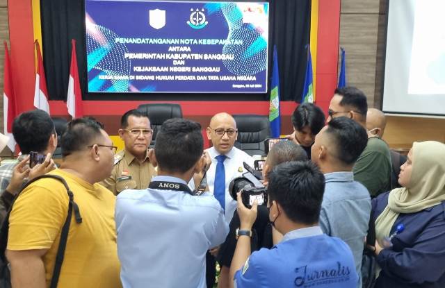 Pj Bupati Sanggau Suherman kepada wartawan pada Selasa (30/7) menyatakan menolak permintaan PTPN IV Region V yang minta BPHTB nol persen.