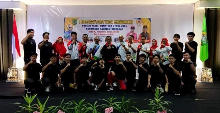 Pj Wali kota Singkawang saat melepas 23 atlet Singkawang yang terpilih mewakili Kalbar di ajang PON XXI Aceh - Sumut 2024 pada Selasa (20/8). Foto: uck