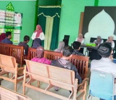 Sekitar 12 pasang calon pengantin muda di Singkawang dibekali tentang menjaga harmonisasi berumah tangga dan kesehatan reproduksi serta pencegahan stunting, Jumat (9/8). Foto: uck