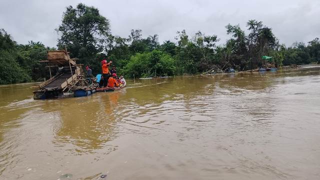 Bocah Jatuh dari Jembatan Ditemukan Tim SAR Gaungan Meninggal