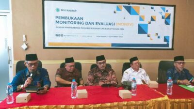 Majelis Ulama Indonesia (MUI) Kalbar melakukan monitoring dan evaluasi (Monev) terhadap berbagai program kerja, Rabu (4/9). Monev juga dihadiri oleh perwakilan MUI Pusat Lukman Hakim, Ketua MUI Kalbar Basri Har serta seluruh anggota MUI Kalbar beserta komisi-komisinya. Foto: ros