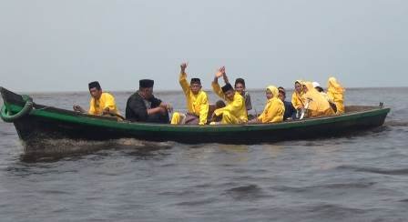 Masyarakat Desa Peniti Besar Kecamatan Segedong di Kabupaten mempawah menggelar ritual adat budaya robo – robo, Rabu (4/9). Foto: tmB/egi