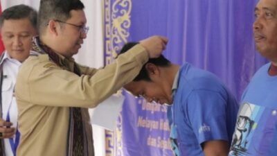 Ratusan Nelayan yang tergabung dalam Himpunan Nelayan Seluruh Indonesia (HNSI) Kota Singkawang mengikuti Sekolah Lapang Cuaca Nelayan (SLCN), Selasa (3/9). Foto: uck