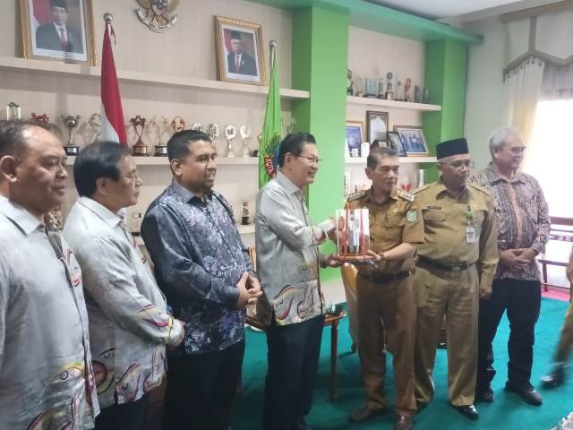 Menteri Perhubungan Sarawak Berharap Jalur Transportasi dari Kalbar Dibuka