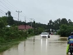 Banjir Rendam Ruas Jalan Sanggau – Sekadau